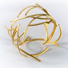 This beautiful bangle is part of a collection that takes inspiration from nature and Japanese aesthetics. The bangle is crafted from brass wire that has been hammered flat and soldered together to form a branch - a beautiful tribute to the bonsai tree. Natural dreamy silhouette - perfect for special occasion such as wedding and birthday.  This feminine, unique and dainty piece will give any outfit  a special look  - it is a real eye catcher at any elegant occasion. Great as a gift for wife, girl Bangles Bridal, Hammered Bangles, Steampunk Earrings, Cocktail Earrings, Black Earrings Dangle, Quartz Jewelry, Gift For Woman, Bridal Bracelet, Special Jewelry