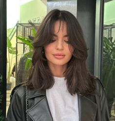 Dark Brown Face Framing Layers Haircuts Frame Face, Short Hairstyle Face Framing, Mid Length Haircut Square Face, Layered Hair Medium Dark Brown, Short Layers Brown Hair, Hair Up With Face Framing, Short Dark Hair Layers, Short Brown Hair With Face Framing, Face Framing Hairstyle