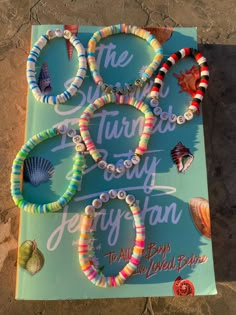 there are many different bracelets on the sign that says, the beach is my favorite