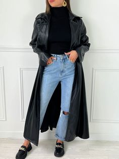 TRENCH LONG EN SIMILI CUIR FEMME Trench Manches longues Simili cuir 2 poches latérales Coupe ample Ceinture amovible à la taille Couleur : noir Composition : 45% Polyuréthane 55% Coton Trench Cuir Outfit, Book Boyfriends, Duster Coat, Normcore, Casual Outfits, Ootd