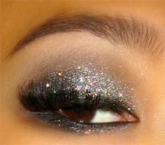 Elektra Cosmetics glitter in Silver AB (Holographic) Eye Makeup Metallic, Glitter Makeup Windows, Marti Gras Makeup, Makeup Metallic, Eyeliner Glitter, Silver Eye Makeup, Party Eyes, Glittery Eyes, Cheap Makeup