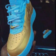 Customs❤️ Gold Nike, Nike Shoes Air Force, Nike Air Force One, Custom Nike Shoes, Nike Gold, Sneakers Looks, Air Force One