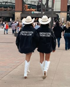 Country To Country Outfit, Matching Cowgirl Outfits, Country Nashville Outfits, Chic Cowgirl Aesthetic, Cowgirl Country Outfits, Country Fan Fest Outfits, Country Girl Outfits Concert, Megan Moroney Outfits Concert, Creed Concert Outfit Ideas