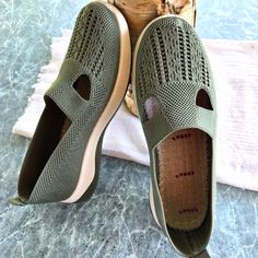 Very Comfortable Slip On Shoes With Rubber Soles. Green Casual Walking Shoes With Arch Support, Casual Summer Walking Shoes, Green Slip-on Synthetic Walking Shoes, Summer Sneakers With Arch Support, Flat Summer Sneakers With Arch Support, Flat Sneakers With Arch Support For Summer, Lightweight Summer Sneakers With Round Toe, Lightweight Low-top Summer Walking Shoes, Lightweight Round Toe Summer Sneakers