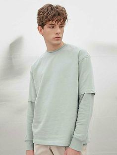 Editor's NotesSOLEW’s t-shirt gives minimal look with loose fit and simple, basic design.- Crewneck t-shirt- Half sleeves- Loose fit- Minimal design- Logo lettering embroidery near hem- Minimized shrinking by washing the fabricMeasurements(in.)S(95) / M(100) / L(105) / XL(110)- Length: 27.6in. / 28.3in. / 29.1in. / 29.5in.- Shoulder: 20.5in. / 21.3in. / 22.0in. / 22.8in.- Chest: 43.7in. / 45.7in. / 47.6in. / 49.6in.- Sleeve: 9.1in. / 9.4in. / 9.8in. / 10.2in.*Model Info: 6’1’’ 165.3lbs Fitting S Casual Plain T-shirt For Layering, Cotton T-shirt For Spring, Minimalist Crew Neck T-shirt For Layering, Spring Short Sleeve T-shirt, Cotton Drop Shoulder Tops For Layering, Plain Crew Neck T-shirt For Layering, Casual T-shirt With Double-needle Sleeve For Everyday, Simple Crew Neck T-shirt For Layering, Simple Crew Neck Top For Layering