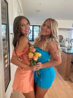 #hoco #homecoming #hocodressesideas #homecomingdressideas Hoco Dates, Preppy Hoco, Hoco Picture Ideas, Preppy Homecoming, Hoco Aesthetic, Homecoming Aesthetic, Bouquet Pictures, Hoco Court, Friend Pic Ideas