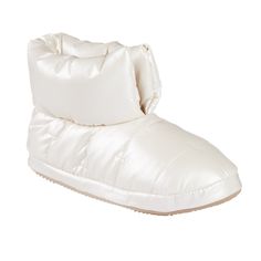 Elevate your street style at home and on-the-go with the Women's Nylon Puffer Mikaela Bootie with Memory Foam and Indoor/Outdoor Sole. Rock the puffer style trend wherever you go in these adorable booties with a versatile indoor/outdoor sole, adding a touch of urban chic to your everyday. Experience the ultimate in cushioning and support with the memory foam insole and enhanced heel to help absorb impact and keep your feet happy all day long. Slippers White, Boot Slippers, Bootie Slippers, Puffer Style, Wedding Slippers, Ballerina Slippers, Mens Shoes Black, Slide Slippers, Moccasins Slippers