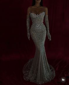 Md Dresses, Dress Soiree, Grammy Outfits, Senior Szn, Nude Gown, Matric Dance, Silver Gown, Classy Prom Dresses, Exquisite Gowns