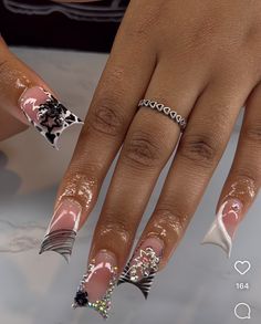 Medium Nail Art Designs, Baddie Back To School Nails, Duck Nails Medium Long, Medium Length Simple Nails, Nails Without Rhinestones, Medium Short Nail Designs, Cute Extra Nails, Red Bottom Nails Short, Short Nail Inspo Red