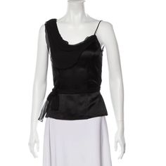 Diane Von Furstenberg Scoop Neck Sleeveless Top Never Used Perfect Condition Elegant Evening Tank Vest, Black Silk Sleeveless Tank Top, Diane Von Furstenberg 2023, Diana Von Furstenberg Dress, Diane Von Furstenberg Runway, Diane Von Furstenberg Skirt, Wrap Dress Diane Von Furstenberg, Diane Von Furstenberg, Scoop Neck