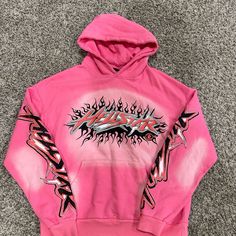 New Condition! Pink Logo Print Sweatshirt For Streetwear, Pink Graphic Print Hoodie Top, Black Men Fashion Urban, Yellow Crewneck, Dope Clothes, Camouflage Hoodie, Womens Sweatshirts, Swag Outfits Men, Womens Sweatshirts Hoods