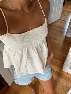 Looks Street Style, Stockholm Fashion, Looks Style, Looks Vintage, Spring Summer Outfits, Outfits Casuales, Cute Casual Outfits, White Top, Jeans Shorts