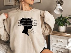 I am no bird; and no net ensnares me; I am a free human being with an independent will. - Jane Eyre, Charlotte Brontë Have you seen our discount code? You can find it among the product pictures. Check out the link for more bookish merch: https://www.etsy.com/shop/ThreeShirt?section_id=36372413 Ash, sand, light pink, dark heather, maroon, light blue, black, forest green, navy - 50% cotton, 50% polyester  VAT not included according to sec. 19 subs. 1 UStG Our designs are printed on Gildan 18000 un Fall Crewneck, Feminist Sweatshirt, Gift For Your Bestie, Angel Demon, V Neck Shirts, Halloween Clothes, Off Roading, Tshirt Ideas, Autumn Outfits