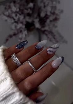 Birthday Nails For December, Winter Nails Icy Blue, Christmas Nail Art Ideas & Design, January Nail Ideas Blue, Winter Nail Blue, Dark Blue New Years Nails, Winter Nails With Gems, Blue Nails New Years, Blue Chrome Winter Nails