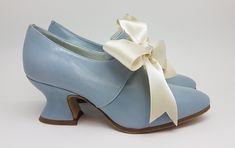 18th Century Historical Woman Shoes in Light-blue Leather - Etsy Blue Heels Wedding, 18th Century Shoes, Century Shoes, Historical Shoes, 18th Century Women, Victorian Shoes, Woman Costume, Historical Women, Costume Shoes