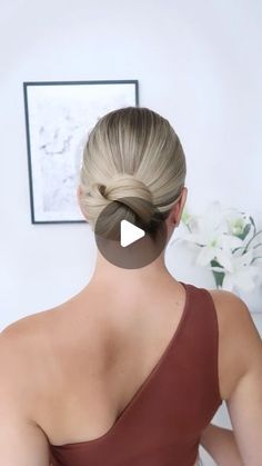 Hair Buns For Long Hair Wedding, Classic Bun Tutorial, Hair Buns For Wedding, Low Sleek Bun Tutorial, Long Hairstyles Bun, Loose Bun Tutorial, Bun With Donut, Oily Hairstyles, Easy Buns For Long Hair