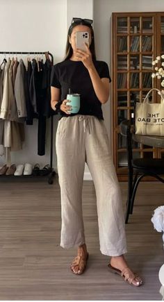 How To Have Style, Linen Pants Outfit, Almost Friday, Teaching Outfits, Skandinavian Fashion, Paris Mode, Elegante Casual, Mode Casual, Outfits 2023