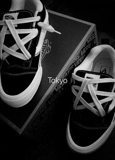 Likeee (star laced vans) Star Laces Vans, Shoes With Thick Laces, Vans Laces Ideas, Star Shoe Laces, Star Laces, Campus Shoes