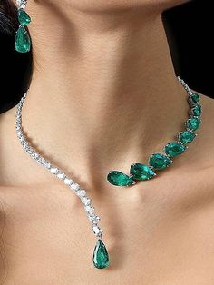 Original Stylish Statement Crystal Necklace SILVER-One_size Inexpensive Jewelry, Fancy Jewelry Necklace, Diamond Necklace Designs, Diamond Jewelry Designs, Expensive Jewelry, Fancy Jewelry, A Necklace, Emerald Jewelry, 가을 패션