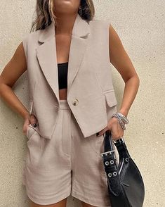 The Chicest European Summer Outfits To Copy ASAP | Le Chic Street Beach Outfit For Women, Summer Two Piece, Women's Workwear Fashion, Crop Vest, Fashion Business Casual, Vest Blazer, Casual Work Outfit, Cropped Vest, Interview Outfit