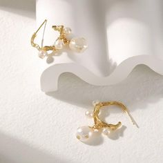 Description Handmade earrings, every pearl is different. Material: brass plated with 18k gold, gold leaf, baroque pearl Baroque Pearl Drop Earrings In Gold, Gold Hoop Earrings With Pearl Chain For Party, Gold Pearl Single Earring, Party Gold Hoop Earrings With Pearl Chain, Gold Baroque Pearl Dangle Earrings, Gold Baroque Pearl Drop Earrings, Single Gold Hoop Earring With Pearl, Gold Baroque Pearl Hoop Earrings For Weddings, Gold Plated Pearl Earrings