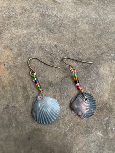 Handmade Scallop shell earrings. Glass beads. Bronze hook. Beach Beaded Metal Earrings, Handmade Metal Beaded Earrings For Beach, Metal Beaded Earrings For Beach, Shell-shaped Shell Earrings With Ear Wire, Handmade Shell Drop Earrings, Bohemian Shell Earrings Nickel Free, Nickel Free Shell Bohemian Earrings, Beaded Metal Drop Earrings For Beach, Metal Beaded Drop Earrings For Beach