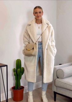 Teddy Coat Outfit, Streetwear Chic, Pastel Outfit, Winter Outfits Cold, Coat Outfit, Cold Outfits, Winter Outfit Inspiration