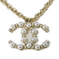 ◆◆ Iem No. 06293h Brand CHANEL Item Necklace Model Costume Pearl Crystal COCO Mark Line CC mark Serial number B21C Gender Women Color Ivory Material Fake pearl x rhinestone Weight 13g Accessories Special case, storage bag, booklet Size cm (approx.): Total Length: 50cmTop W24 x H17inch (approx.): Total Length: 19.7Top W0.9 x H0.7 Item Rank AB rankCondition 【Overall】 (Metal fittings)Slight Scratch, Peeling, Fading If you have any questions about the product details, please contact us at any time. I will update item description for you. Chanel Necklace, Chanel Logo, Chanel Accessories, Fendi Bags, Clear Rhinestones, Coco Chanel, Woman Colour, Chanel Bag, Gucci Bag