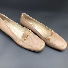 Talbots Vivian Loafer Size: 9 1/2 N Condition: New Vintage Flat Heel Loafers For Formal Occasions, Beige Square Toe Flats For Formal Occasions, Vintage Loafers With Flat Heel For Formal Occasions, Vintage Formal Loafers With Flat Heel, Beige Closed Toe Moccasins For Formal Occasion, Beige Closed Toe Formal Moccasins, Formal Beige Closed Toe Moccasins, Beige Square Toe Loafers For Formal Occasions, Beige Almond Toe Flats For Formal Occasions