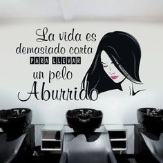 a salon room with chairs and a wall sticker that says, la vida es demas