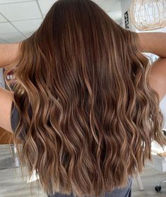 47 top idées de balayages chocolat noisette Partial Balayage, Hi Babe, Chocolate Hazelnut, Cold Brew, Hazelnut, Balayage, Long Hair Styles, Queen, Hair Styles