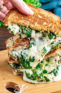 Pesto Grilled Cheese, Spinach Sandwich, Vegan Sandwich Recipes, Vegan Sandwiches, Spinach Pesto, Vegan Spinach, Healthy Lunches For Work, Vegan Grilling, Dinner Sandwiches