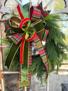 Dried Wreaths, Christmas Tree Decorations Ribbon, Cedar Wreath, Wreath With Bow, Holiday Wreaths Christmas, Decorated Wreaths, Christmas Wreath Bows, Xmas 2024