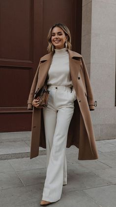 Winter Season Outfits Women, Autumn Winter Fashion Plus Size, Work Outfits Women 2024 Fall, Autumn Classic Outfits, Cold Fall Outfits Casual, Autumn Casual Outfits Women, Winter Mid Size Outfits, Trend Coat Outfit, Fashion Trends 2024 2025