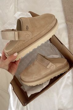 Ugg Goldenstar Clog, Ugg Goldenstar Clog Outfit, Ugg Clog, Ugg Clogs, Clog Style, Trendy Shoes Sneakers, Hype Shoes, Girly Shoes