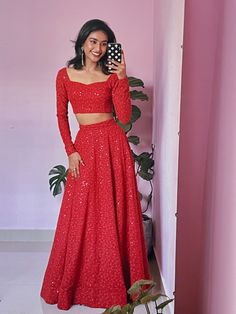 Blouse For Lehanga Fashion Styles, Long Sleeves Design For Lehenga Blouse, Modest Lengha Blouse, Red Skirt And Top Traditional, Simple Langha Design Latest, Long Sleeves Lehenga Blouses, Rida Tharana Red Lehenga, Bride To Be Dress Ideas For Friends, Lehanga Designs Simple