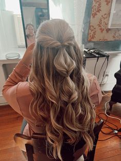 Hairstyle Formal, Cute Prom Hairstyles, Prom Hair Medium, Formal Hairstyles For Long Hair, Pageant Hair, Half Up Half Down Hair Prom, Beachy Hair, Simple Prom Hair, Braided Prom Hair