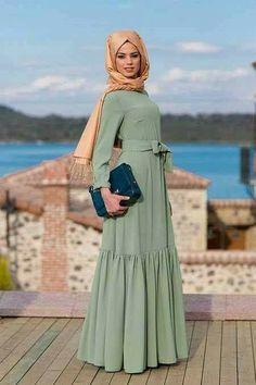 Hijab mode 2019 : 55 robes longues pour femme voilée chic et élégantes pour votre inspiration - astuces hijab Muslimah Dress Simple, Turkish Hijab Style, Outfits Minimalist, Teenage Fashion