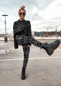 Grunge Winter Outfits, Look Grunge, Fashion 90s, Thrifted Outfits, Trending Fashion Outfits, Plaid Pants, Edgy Outfits, Outfits Casual