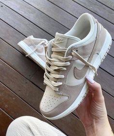 Pretty Sneakers, Chique Outfit, Trendy Shoes Sneakers, Pretty Shoes Sneakers, All Nike Shoes, Cute Nike Shoes, Shoes Outfit, Cute Sneakers