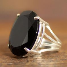 A single black onyx nestles in a sterling embrace. Crafted by hand this bold cocktail ring is the work of Aurea Sandra in Brazil. The contrast of color and texture is exquisite. Single Stone Ring, Contemporary Jewelry Design, Onyx Gemstone, Ring Oval, Pink Ring, Ring Jewelry, Cocktail Ring, Jewelry Gift Box, Stone Ring