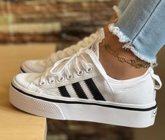 Tennis Sneakers Aesthetic, Adidas Platform Sneakers For Spring, Adidas Casual Platform Sneakers With Laces, Adidas Outfit Shoes, Popular Sneakers, Shoes Teen, Shoe Wishlist