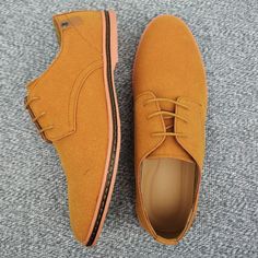 The shoes are perfect for everyday use and provide a sleek and durable look. The shoes are designed with a heel-to-toe stitching to give them a modern look. Do you wanahavit? Shoes Oxford, Sneakers Comfortable, Comfortable Footwear, Suede Oxfords, Shoes Classic, Casual Leather Shoes, Men Suede, Oxford Shoes Men, Leather Shoes Men