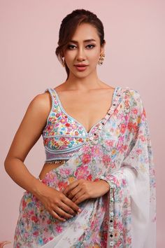 White pre-draped saree featuring floral print with mirror embellished hem. Paired with a padded hand embroidered blouse. - Aza Fashions Saree Gowns, Dhoti Saree, Cotton Sarees Handloom, Hand Embroidered Blouse, Draped Saree, Ruffle Saree, White Saree, Drape Saree, Embroidery Floral