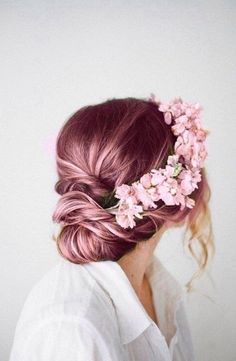 Coloration tendance: rose gold hair © Pinterest Brit Morin Romantic Bridal Updos, Braided Buns, Pastel Pink Hair, Flowers In Her Hair, Wedding Hair Inspiration, Bridal Updo, Rose Gold Hair, Pastel Hair, Gold Hair