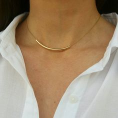 Dainty tube, bar necklace, made of 14k gold filled, high quality chain. Elegant&dainty, catching gently everyone's attention. Appropriate either for everyday or formal looks. Length approx. 15 inches / 38 cm ♡All items will be delivered in a nice gift box! * Read our policies before purchase: https://www.etsy.com/shop/Jewellusion/policy/ * Contact me for custom orders, adjustments, variations or any questions you might have! ▪ Stay tuned for new jewellery collections: https://www.etsy.com/shop/J Evil Eye Necklace Silver, Necklace Bar, Feminine Necklace, Tube Necklace, Curved Bar, Silver Necklaces Women, Dainty Pendant, Geometric Necklace, Evil Eye Pendant