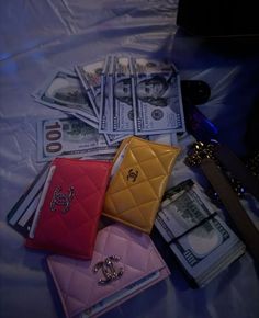 Cash In Purse Aesthetic, Spoiled Gf, Aesthetic Pleasing, Life Goals Future, Money Vision Board, Money Girl, Driver License, Purse Essentials, Last Ride