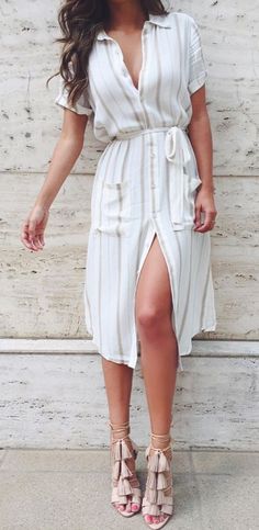 Vestido simples e listrado Stil Boho, Outfit Trends, White Shirt Dress, Maxi Skirts, Everyday Dresses, White Short, Fashion Mode