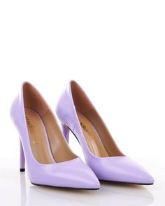 Elevate your style with our Lilac Stiletto heels. These exquisite shoes are designed for the modern woman who appreciates elegance and sophistication. With their pointed toe design and thin stiletto heels, they exude a sense of grace and femininity. Key Features: Elegant Design: Our lilac stilettos are crafted to perfection, featuring a sleek and sophisticated design that complements any outfit. Comfortable Fit: Despite their slim heel, these shoes are surprisingly comfortable to wear, allowing Light Purple High Heels, Lilac Heels, Lilac Shoes, Purple High Heels, Purple Pumps, Outfit Comfortable, Purple Heels, Colorful Heels, Prom Shoes