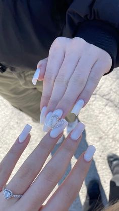 Friendship Nails Designs, Nail Ideas Best Friend, Nail Designs For Besties, Nails Best Friends Art Ideas, Best Friend Nails Matching, Nails With Friends Aesthetic, Matching Short Nails With Best Friend